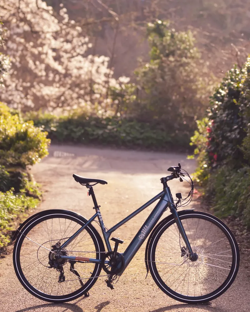 EMU Evo Step Through 700c Wheel Electric Bike Metallic Grey 10.4Ah-3