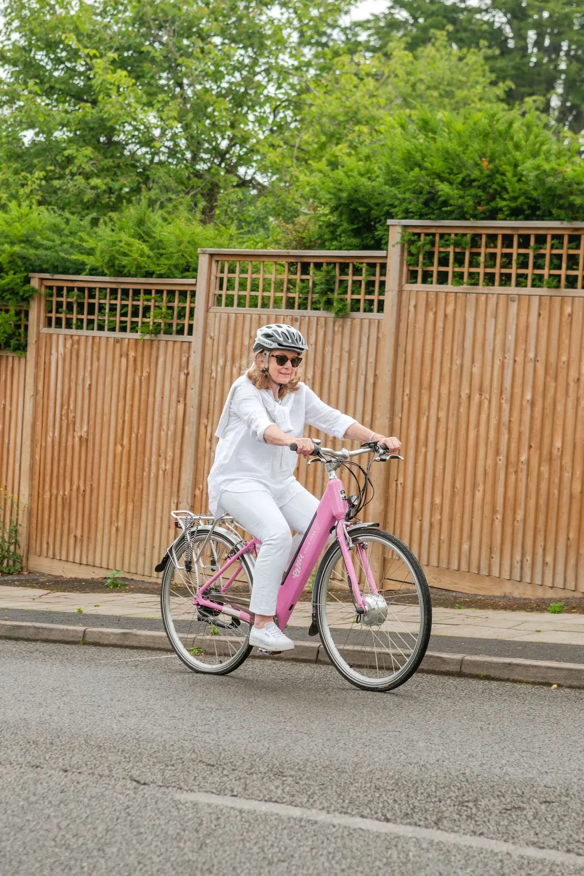 Emu e-bikes background