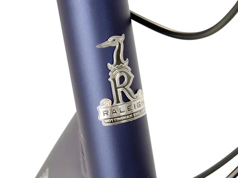 Raleigh Pioneer Tour Crossbar Hybrid Bike in Silver-7