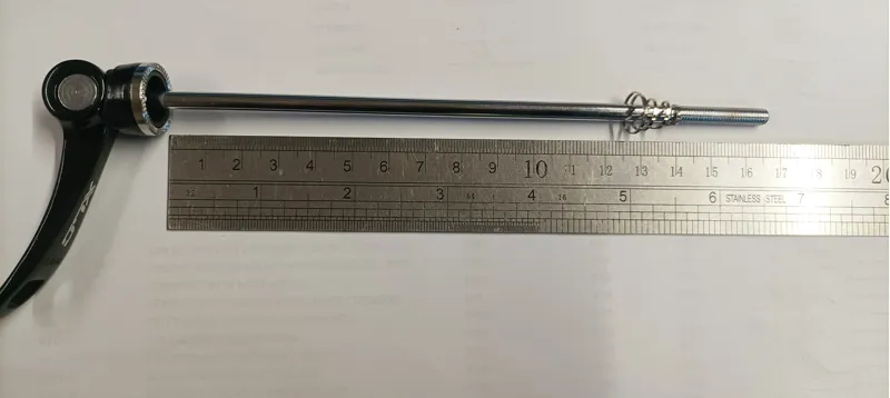 XLC QR-L02 Quick Release Skewer Set Red-1