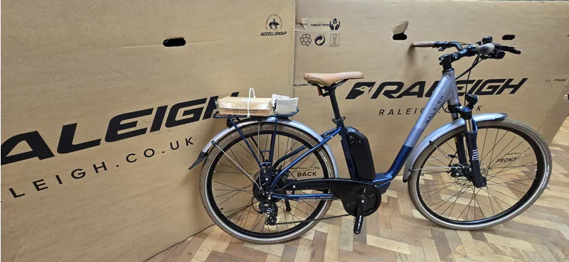 EX-DEMO Raleigh Array 700c Low Step Electric Hybrid Bike Sil/Blu 400W-2