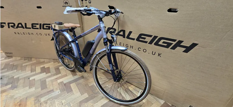 EX-DEMO Raleigh Array 700c Electric Hybrid Bike Silver/Blue 400Wh-2