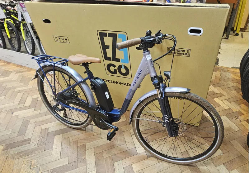 EX-DEMO Raleigh Array 700c Low Step Electric Hybrid Bike Sil/Blu 400W-1