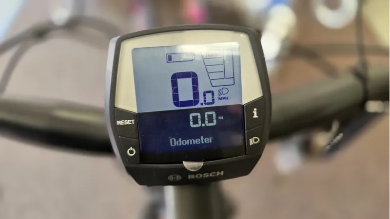 EX-DEMO Raleigh Motus Tour 700c Electric Hybrid Bike Pink 500Wh-3