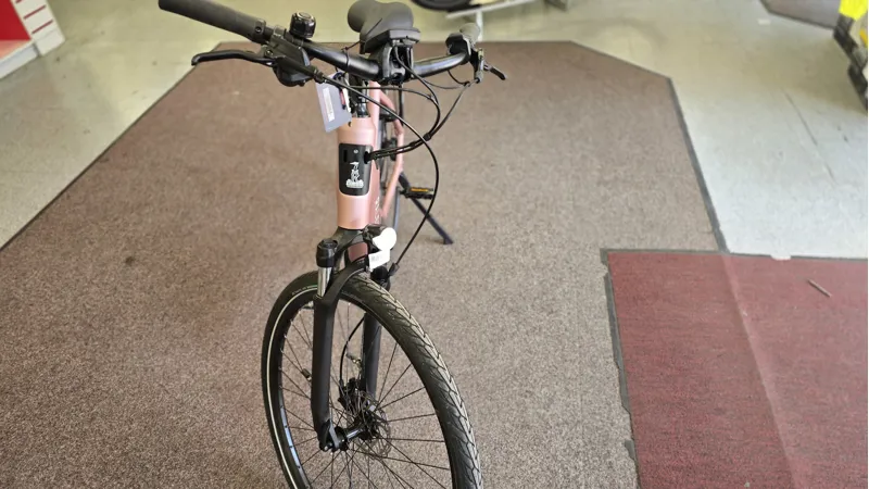 EX-DEMO Raleigh Motus Tour 700c Electric Hybrid Bike Pink 500Wh-5