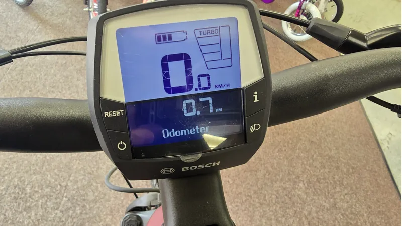 EX-DEMO Raleigh Motus Tour700c Electric Hybrid Bike Red 500WH-4