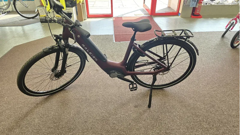 EX-DEMO Raleigh Motus Tour 700c Electric Hybrid Bike Red 500Wh-1