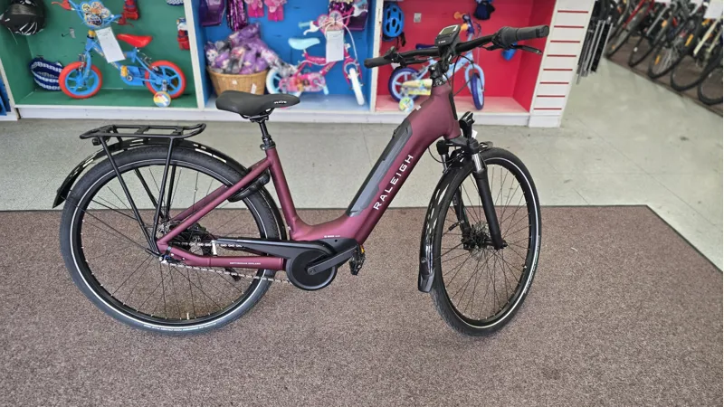EX-DEMO Raleigh Motus Tour 700c Electric Hybrid Bike Red 500Wh-2