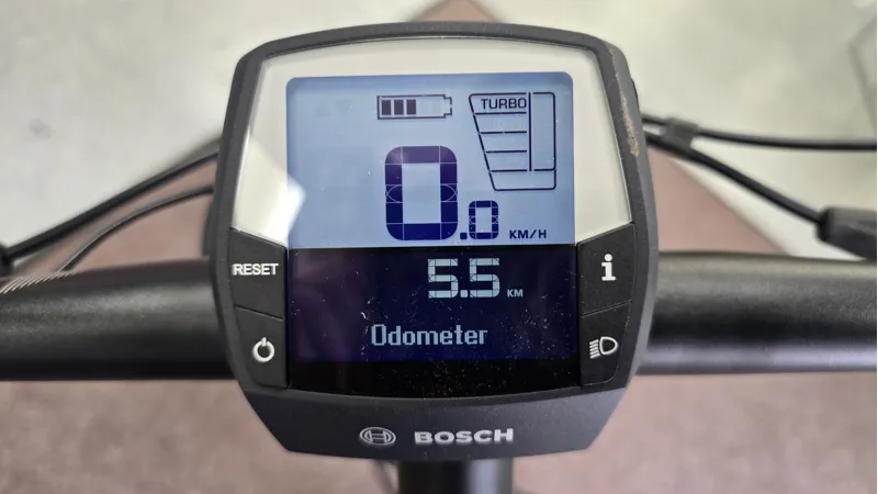 EX-DEMO Raleigh Motus Tour 700c Electric Hybrid Bike Red 500Wh-3