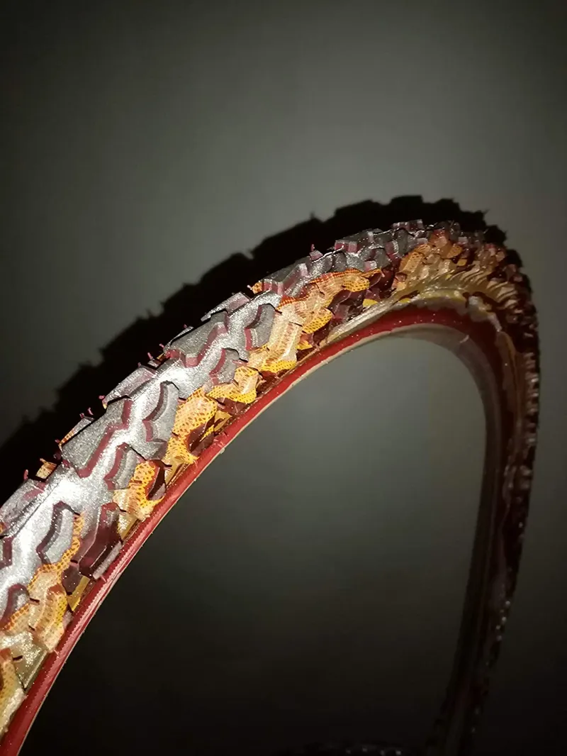 Sweetskinz Scorch 26 x 2.10 Inch Reflective Tyre-3