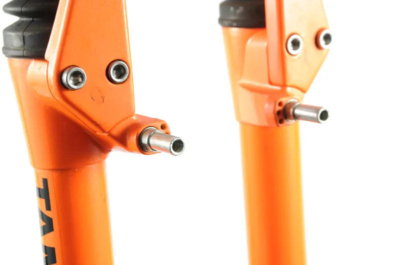 SR Suntour 7500 24 Inch Suspension Fork Orange-5