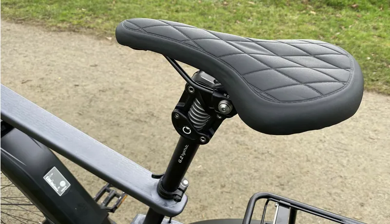 Velo Diamond Padded Saddle Black-4