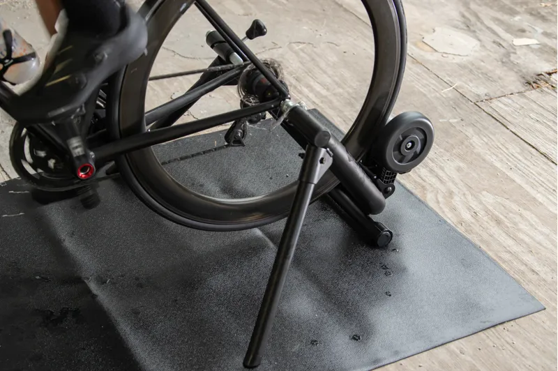 Saris Standard Magnetic Trainer Black-1