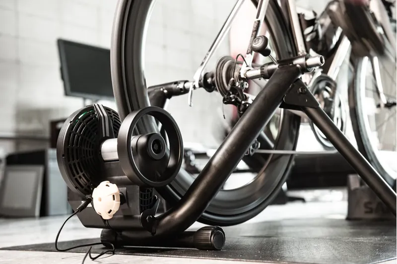 Saris M2 Smart Turbo Trainer-7